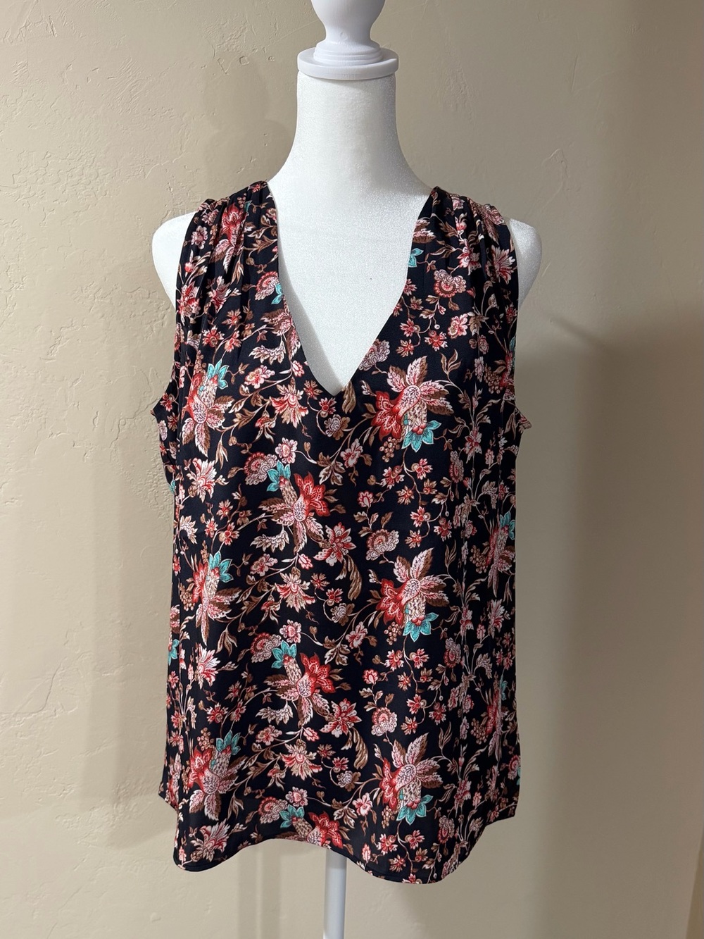 Express Navy Floral Pleated V-Neck Sleeveless Tank Top – Size Small (NWOT)